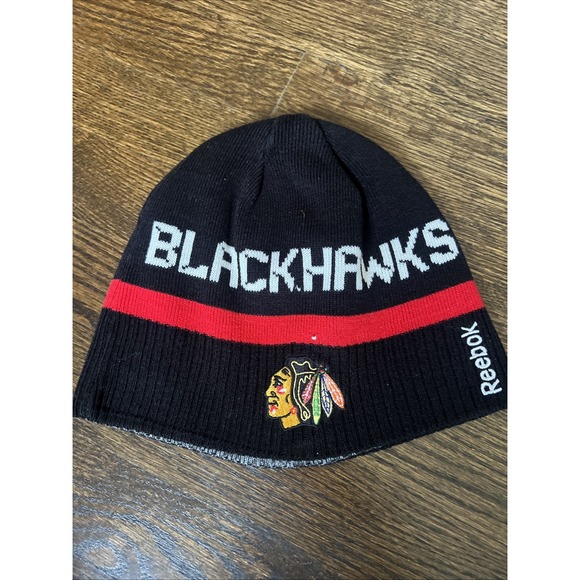 Sportswear Straight Reebok NHL Black Hawks Reversible Hat 🎩 - Picture 1 of 4